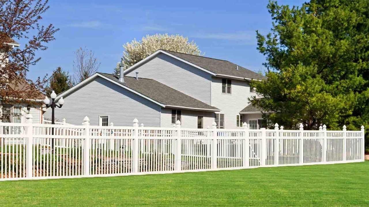 Improve the Business Offer with Cheap Vinyl Fence Wholesale Products